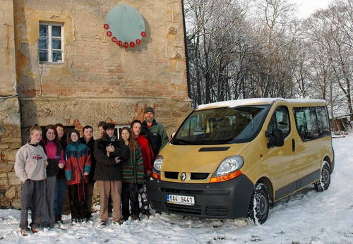krásné žluté auto.