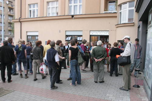 přestávku a čerstvý vzduch, kterého bylo třeba se nadýchat i do zásoby na druhou půlku programu.