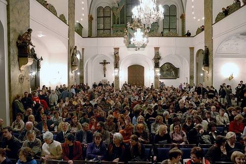 Tolik se vás toho večera sešlo, abyste nás podpořili
